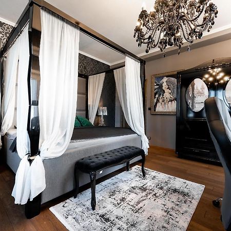 Premium Apt Kosice Center 3 Room 150M2 Hlavna Ulica Buitenkant foto
