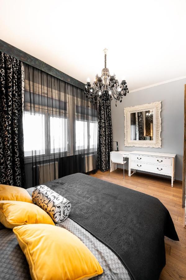Premium Apt Kosice Center 3 Room 150M2 Hlavna Ulica Buitenkant foto