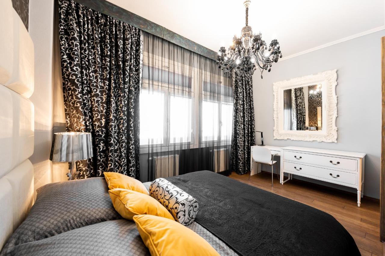Premium Apt Kosice Center 3 Room 150M2 Hlavna Ulica Buitenkant foto