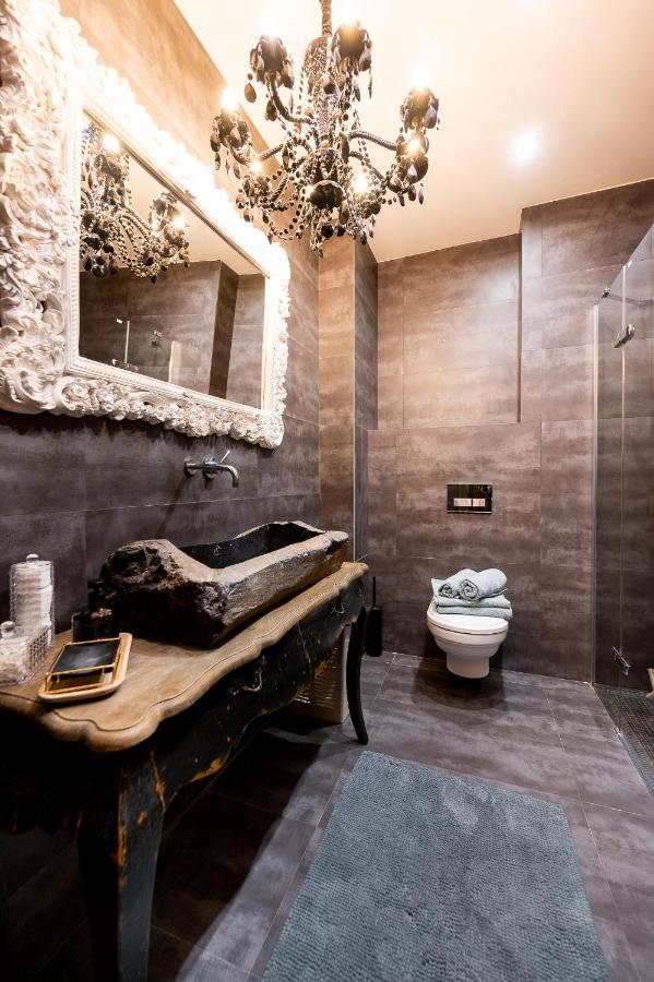 Premium Apt Kosice Center 3 Room 150M2 Hlavna Ulica Buitenkant foto