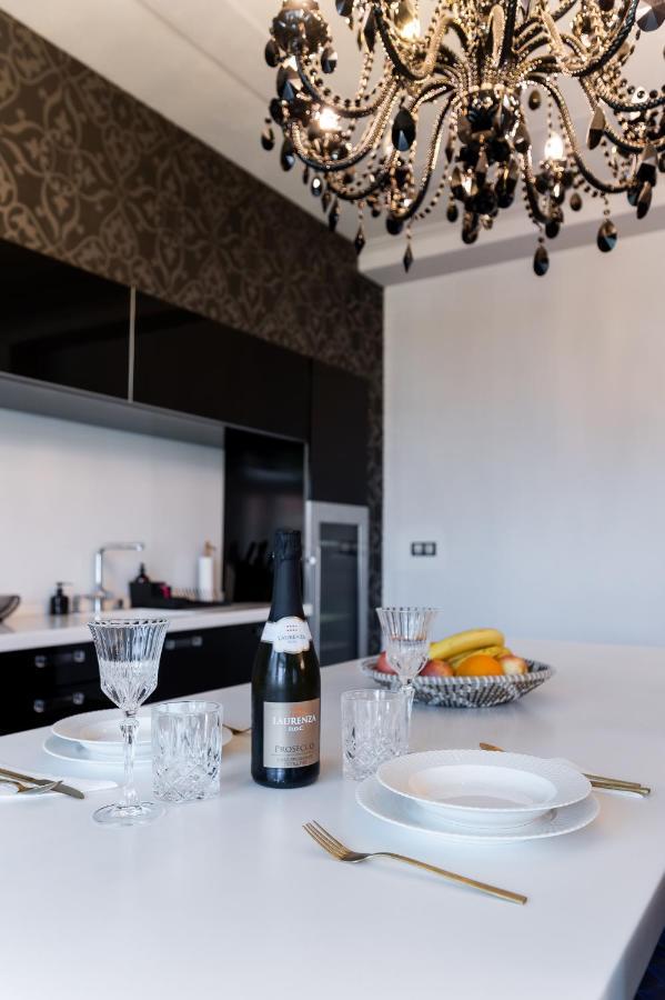 Premium Apt Kosice Center 3 Room 150M2 Hlavna Ulica Buitenkant foto